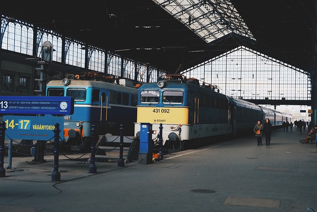 Sprachliche Brücken im Schienenverkehr: Professionelle Ungarisch-Übersetzungen, damit Ihr Projekt nicht entgleist